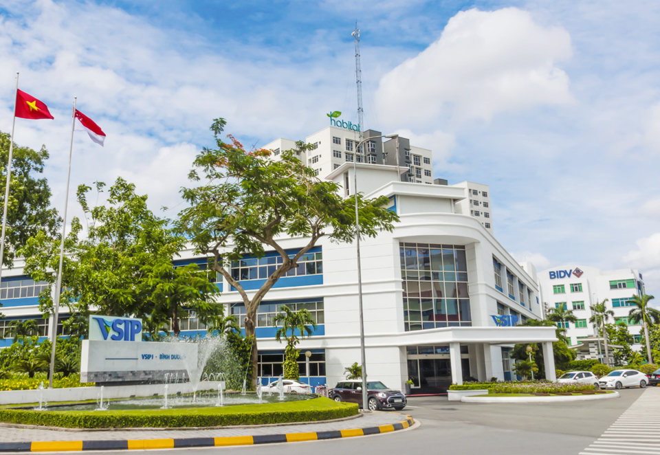 Installing monitor controller for Viet Nam - Singapore Industrial Park LLC