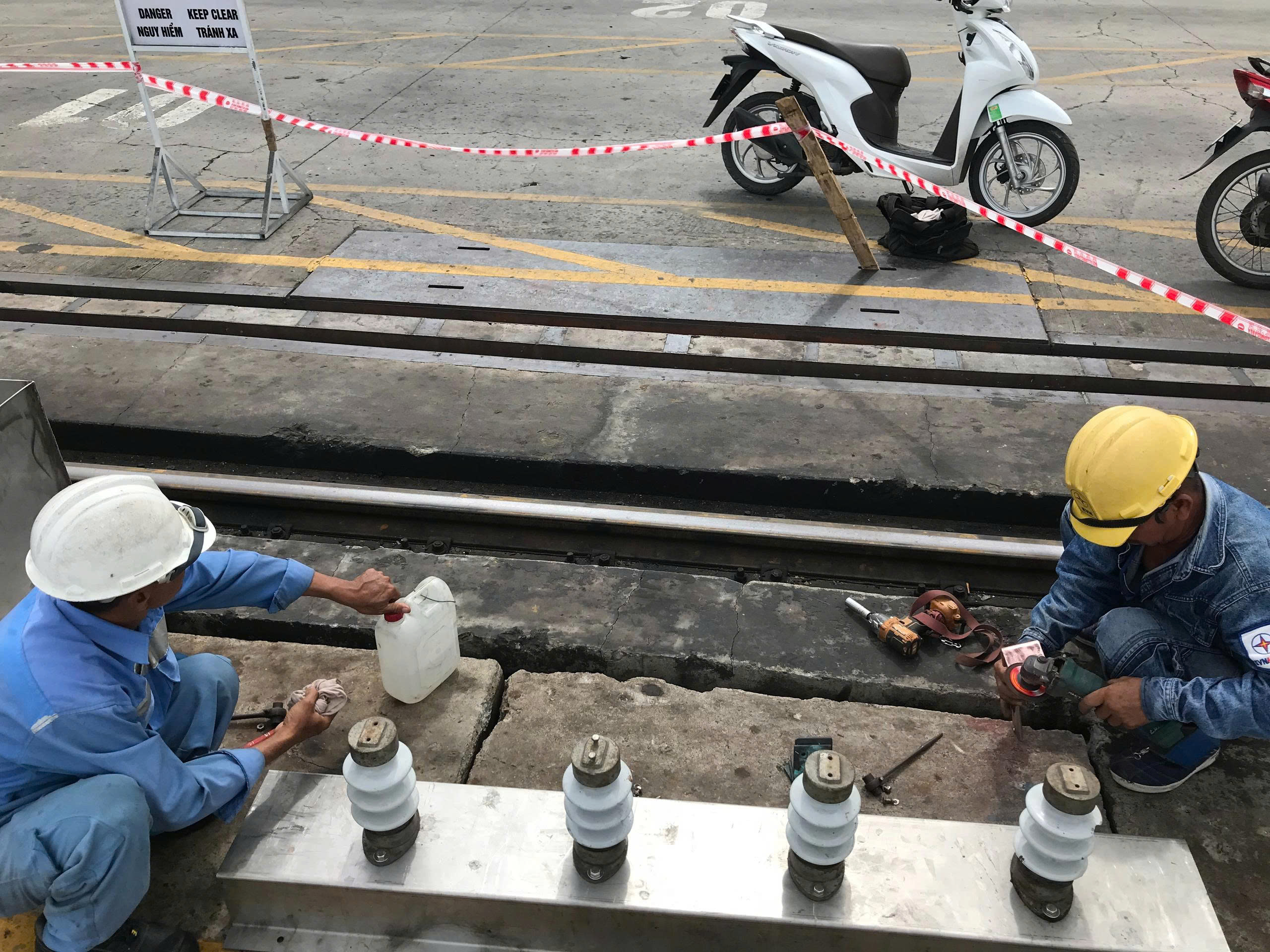 Replace and repair 6.6KV underground cable system box, VICT port, district 7
